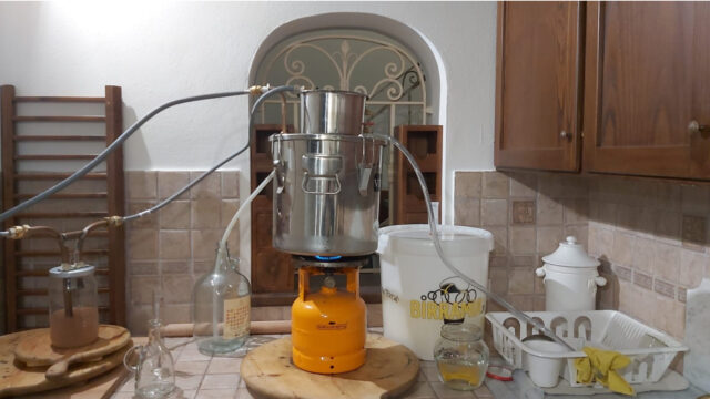 corso base distillatore liquorista LA DISTILLAZIONE COME TECNICA DI RECUPERO DI PRODOTTI FERMENTATI IN OTTICA DI ECONOMIA CIRCOLARE